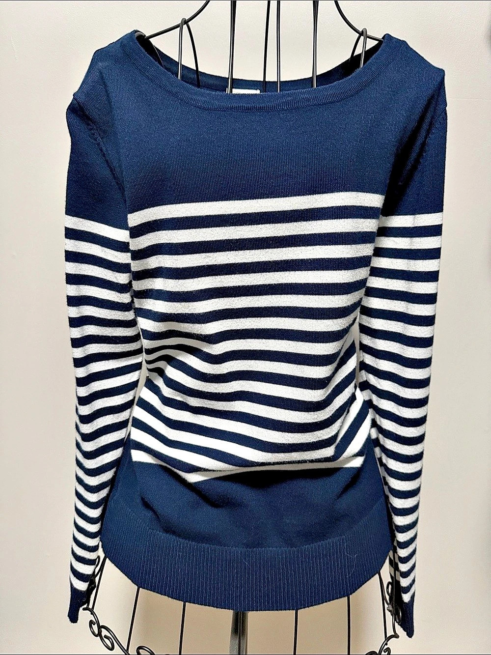 Cielo Striped Crew Neck Sweater in Classic Navy & White - Large